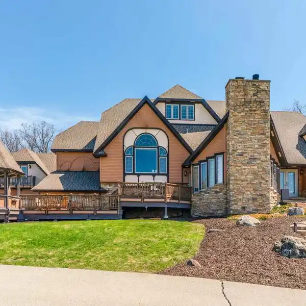 ONE-OF-A-KIND 27-PLUS-ACRE PROPERTY