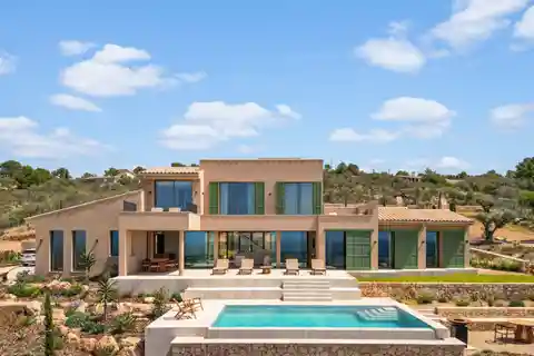 Modern House with Panoramic Views