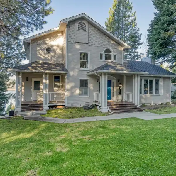 THE EPITOME OF LAKESIDE LUXURY AT LAKE ALMANOR