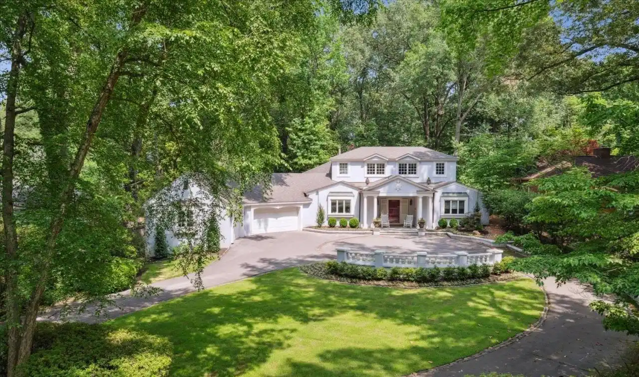 Exquisite Home in Sought-after Belle Meade Neighborhood