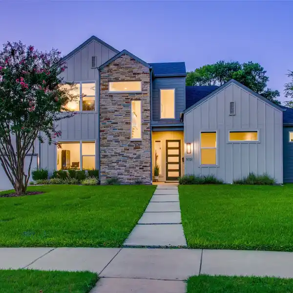 STYLISH ENERGY-EFFICIENT HOME IN PRIME LOCATION