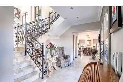 Extraordinary Luxury Mansion