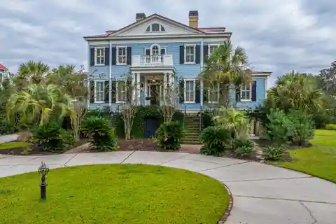 Stately Antebellum Style Home