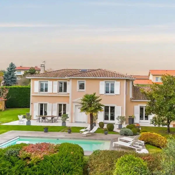 SUNLIT FAMILY HAVEN WITH PANORAMIC ALPINE VIEWS