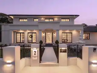 State-Of-The-Art Residence in the Golden Mile