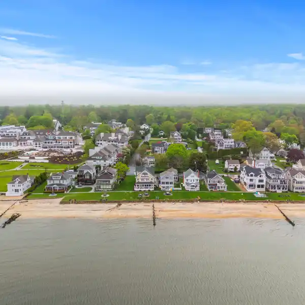 NANTUCKET-STYLE COTTAGE IN STANNARD BEACH