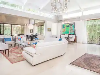 Villa Illuminata Welcomes You and Guests 
