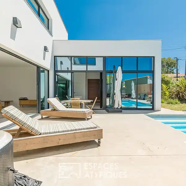 ARCHITECT-DESIGNED CONTEMPORARY OASIS IN CENTRAL PESSAC