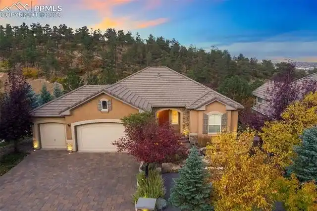 Home Nestled in Serene Alpine Glen