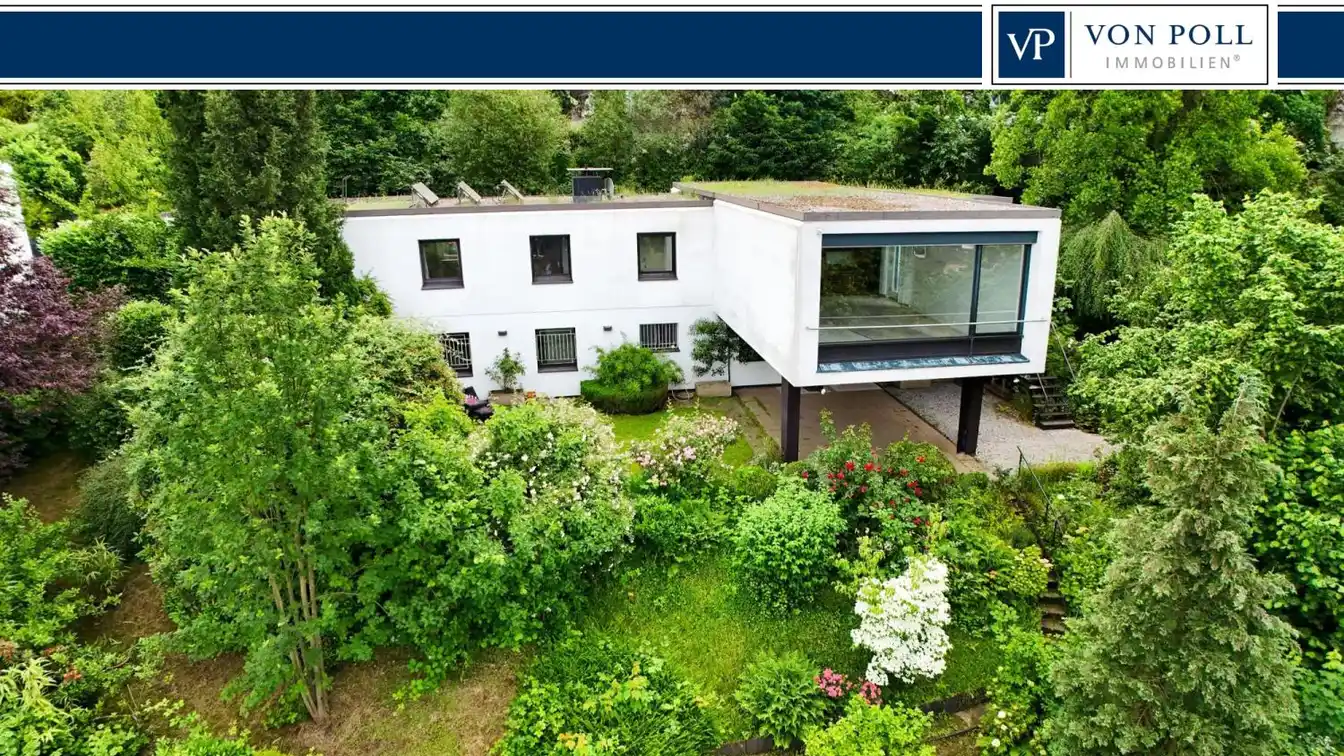 Extraordinary Architecture in an Excellent Location