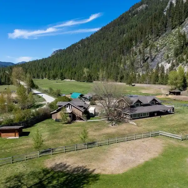 TURNKEY EQUESTRIAN PARADISE