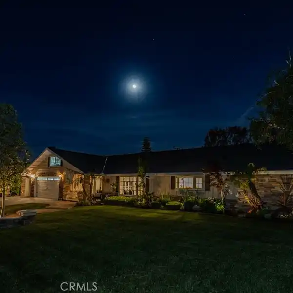 BEAUTIFULLY UPGRADED SINGLE-STORY POOL HOME.