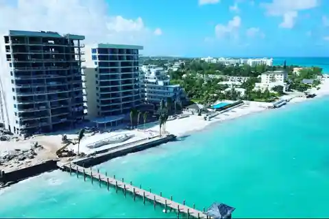 Luxury Living at Aqualina