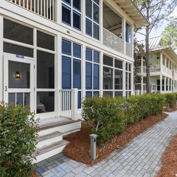 FULLY FURNISHED TOWNHOME IN AMAZING LOCATION