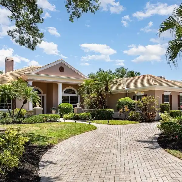 UNIQUE ESTATE IN UNIVERSITY PARK COUNTRY CLUB