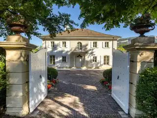 Exceptional Property in Conches