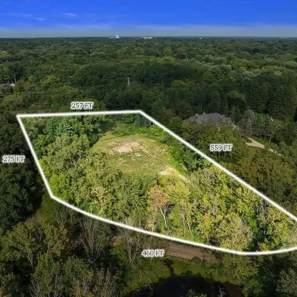 EXTRAORDINARY PARCEL IN BLOOMFIELD HILLS