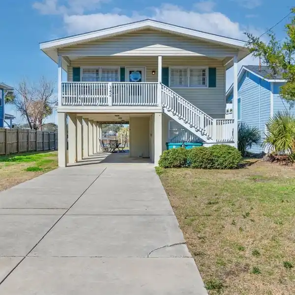 WATERFRONT PARADISE IN THE HEART OF GARDEN CITY BEACH