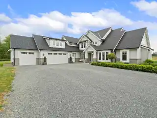 Perfect Blend of Luxury and Natural Beauty