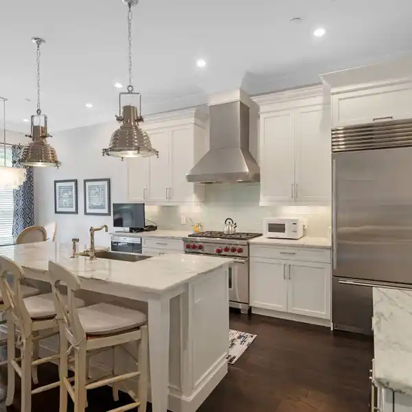 CHIC TOWNHOME IN SOUTHAMPTON VILLAGE