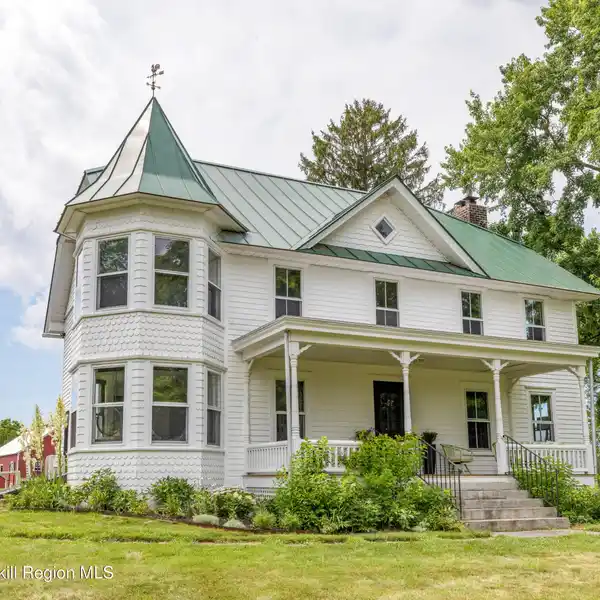 REIMAGINED HISTORIC FARMHOUSE