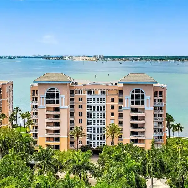 FIRST FLOOR RESIDENCE IN UPSCALE BACOPA BAY
