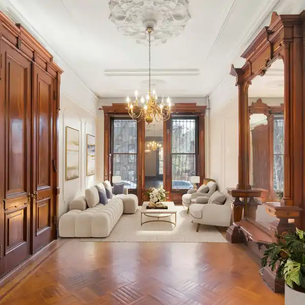 CLASSIC FIVE-STORY BROWNSTONE