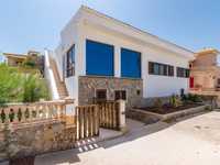 CHARMING RENOVATED VILLA STEPS TO THE BEACH