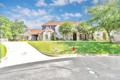 Hollytree Hidden Gem