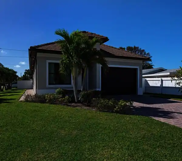 CAPTIVATING NAPLES PARK RESIDENCE