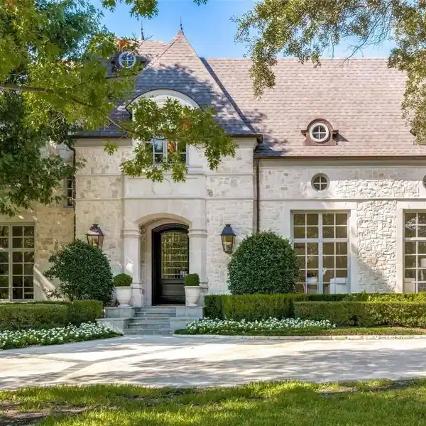 BEAUTIFULLY UPDATED HAWKINS WELWOOD MASTERPIECE