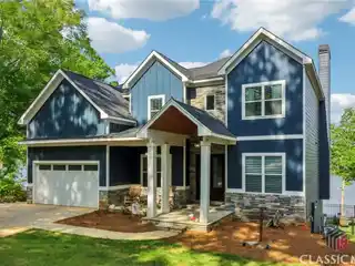 Like-New Lakefront Masterpiece