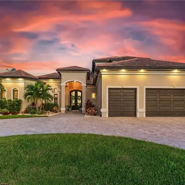 ELEGANCE AND COMFORT ON BIMINI CANAL