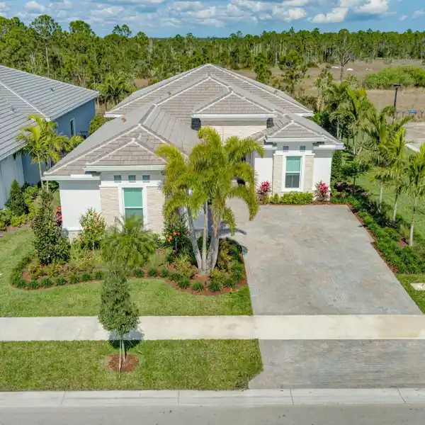 BRIGHT AND AIRY HOME IN THE EXCLUSIVE REGENCY AT AVENIR COMMUNITY