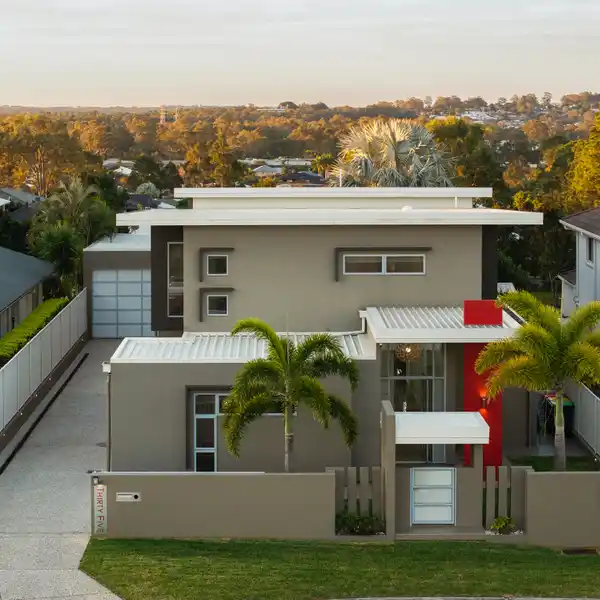 CONTEMPORARY DESIGN WITH TIMELESS ELEGANCE