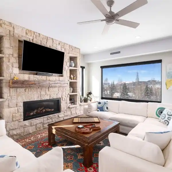 REMARKABLE MOUNTAIN MODERN TOWNHOME