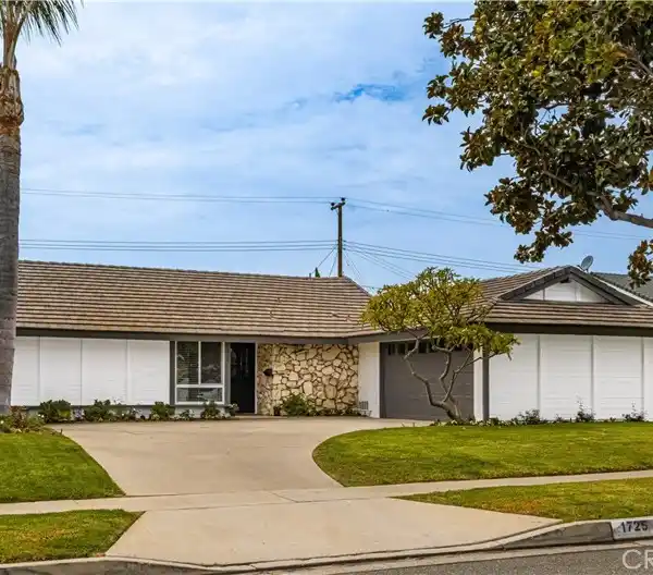 BEAUTIFULLY UPDATED SINGLE-STORY RESIDENCE