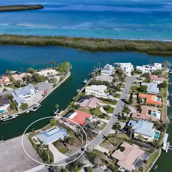BEAUTIFUL WATERFRONT HOME IN EMERALD HARBOR