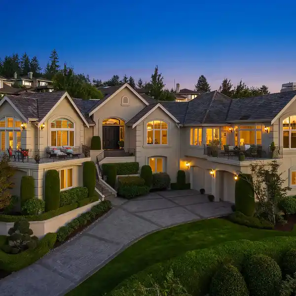 STUNNING VIEW HOME IN BELLEVUE
