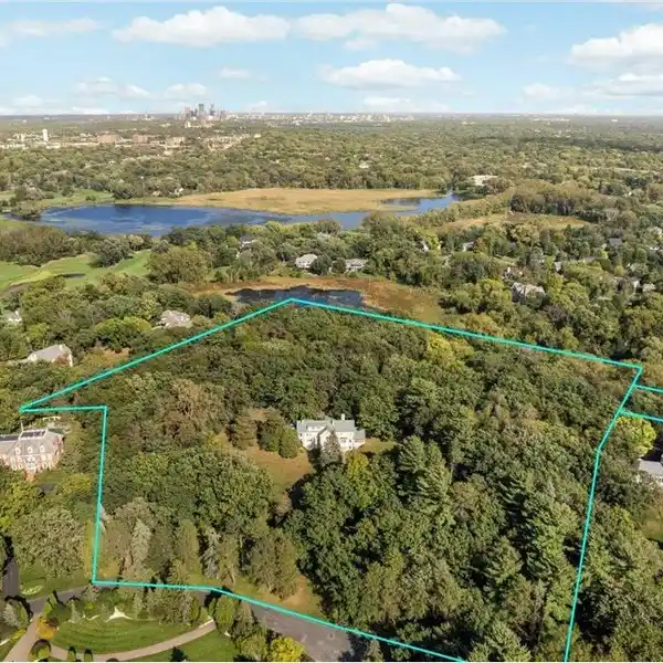 TREASURE HILLS - 15-PLUS-ACRE COUNTRY ESTATE