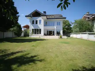 Spacious and Bright House Bankya