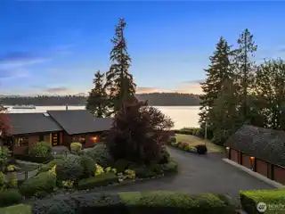 Single-story Northwest Contemporary on over Two Acres