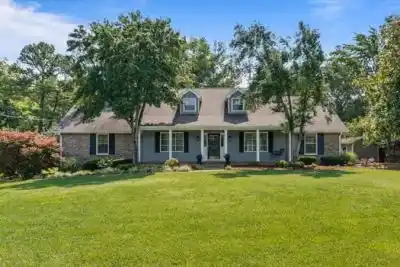TIMELESS ELEGANCE IN INDIAN POINT