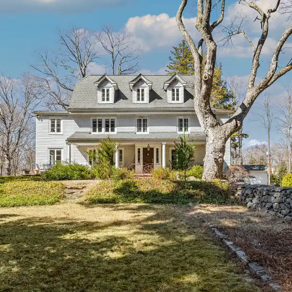 EXCEPTIONAL 3.2-ACRE PROPERTY