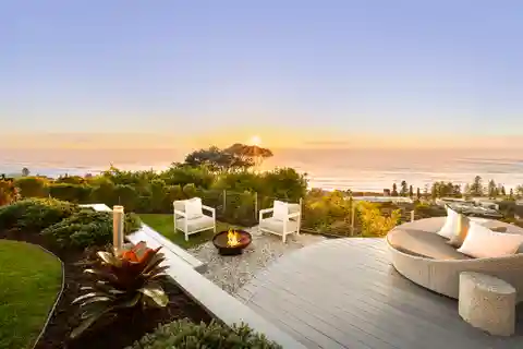 An Oasis with a Showstopping Panorama