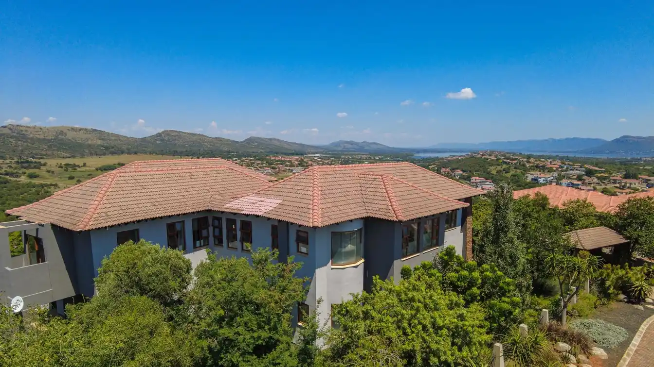 Prestigious Home in Xanadu Nature Estate
