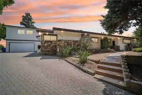 Exquisite Ultra-Private Entertainers Home