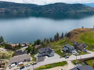 Luxurious Traders Cove Residence with Lake Views