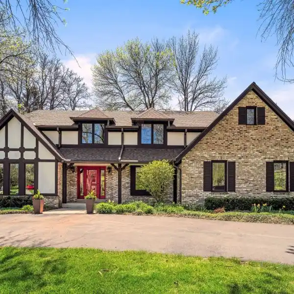 LOVINGLY MAINTAINED GEM NEAR CITY CENTER