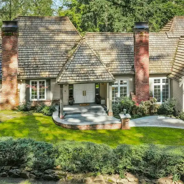 EXQUISITELY UPDATED ESTATE
